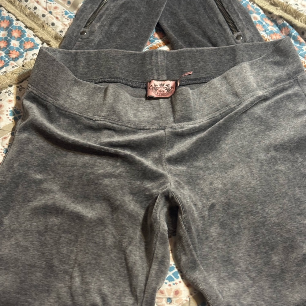 Juicy Couture Gray Velour' Leggings with Pink Logo Tag